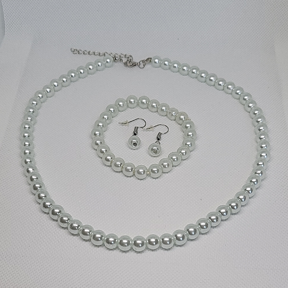 Classic White Pearl Necklace Set
